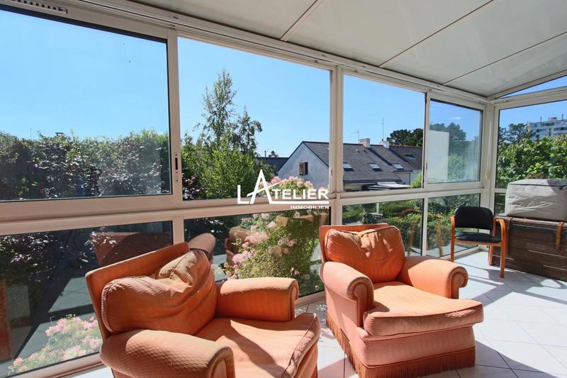 Maison - 225 m² - 9 pièces