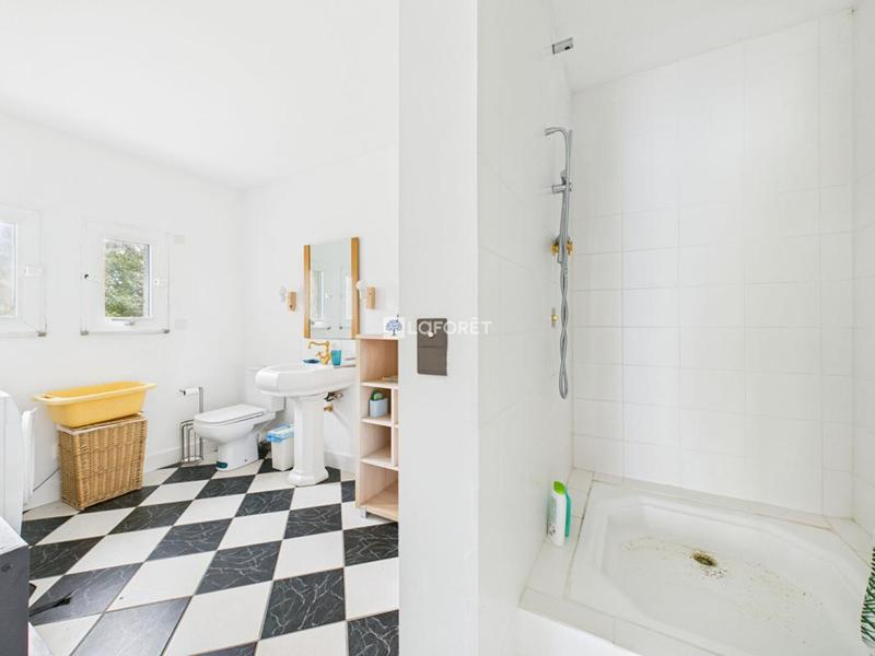 Propriété - 323 m² - 13 pièces