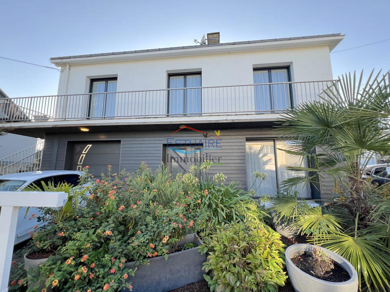 Maison traditionnelle - 220 m² - 8 pièces