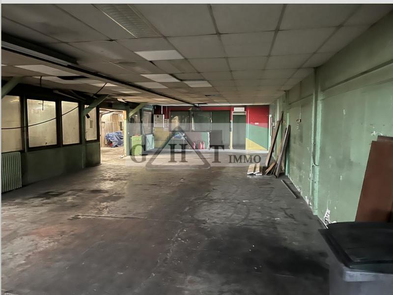 Entrepôt - 710 m²
