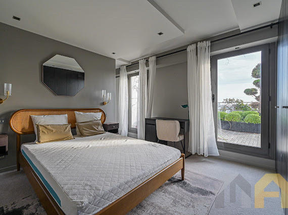 Duplex - 186 m² - 7 pièces