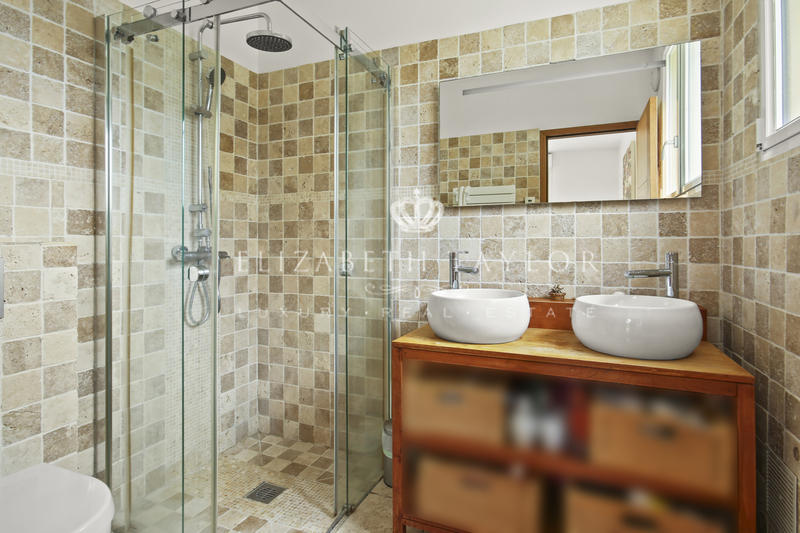 Maison - 450 m² - 11 pièces