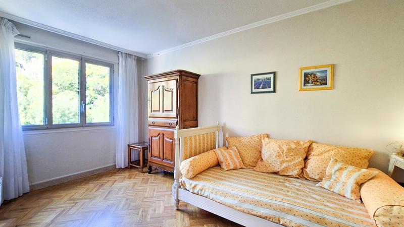 Appartement - 100 m² - 4 pièces