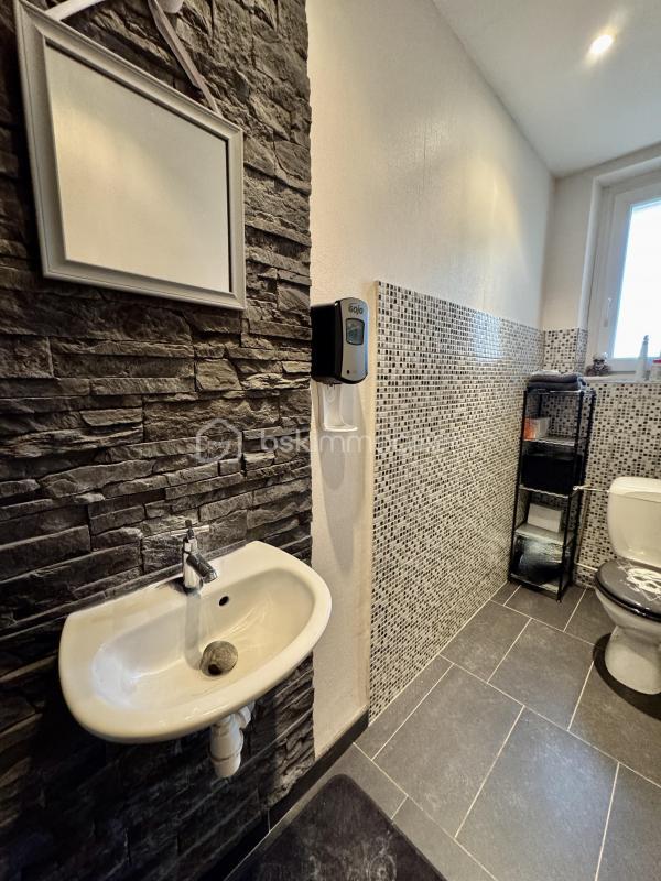 Maison traditionnelle - 260 m² - 10 pièces