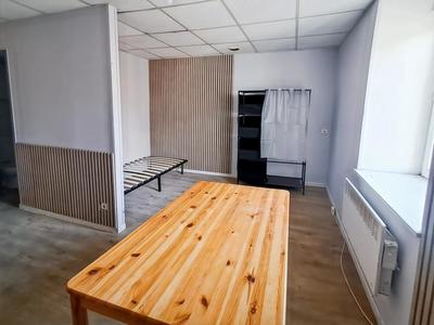 Studio - 304 m² - 8 pièces