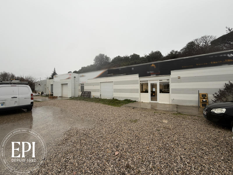 Local commercial - 588 m²