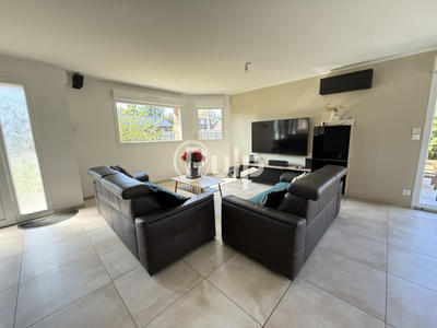 Pavillon - 130 m² - 6 pièces