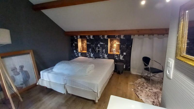 Maison - 320 m² - 18 pièces