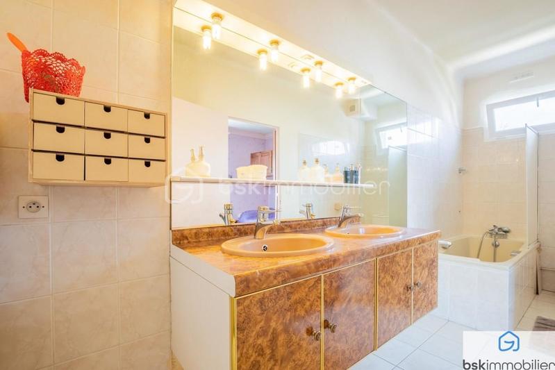 Maison - 320 m² - 10 pièces