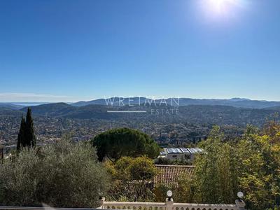 Villa - 205 m² - 8 pièces