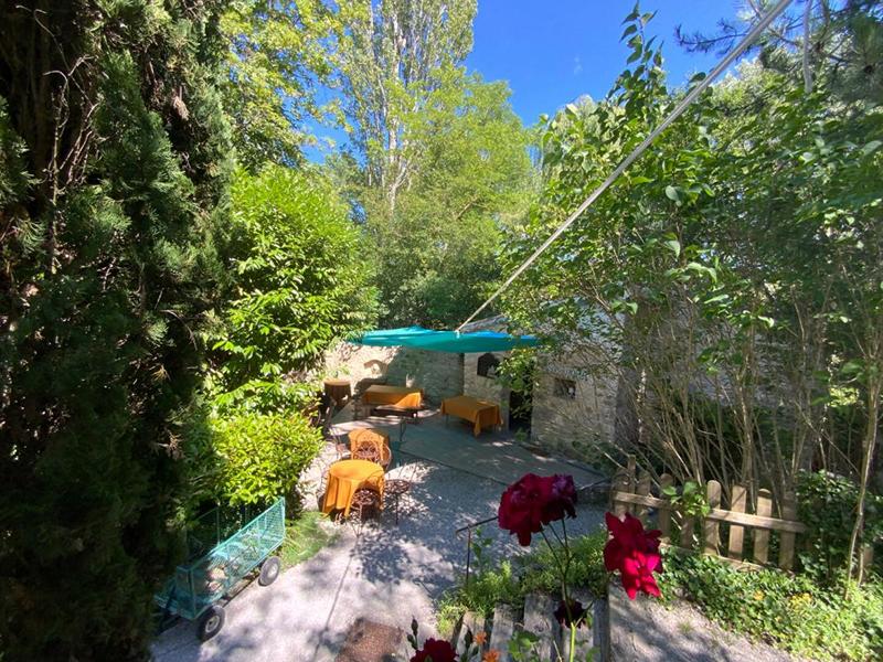 Demeure - 1 073 m² - 37 pièces