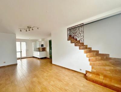 Triplex - 73 m² - 4 pièces