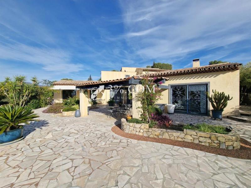 Villa - 196 m² - 6 pièces