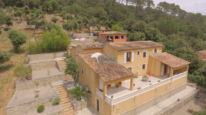 Propriété - 236 m² - 10 pièces