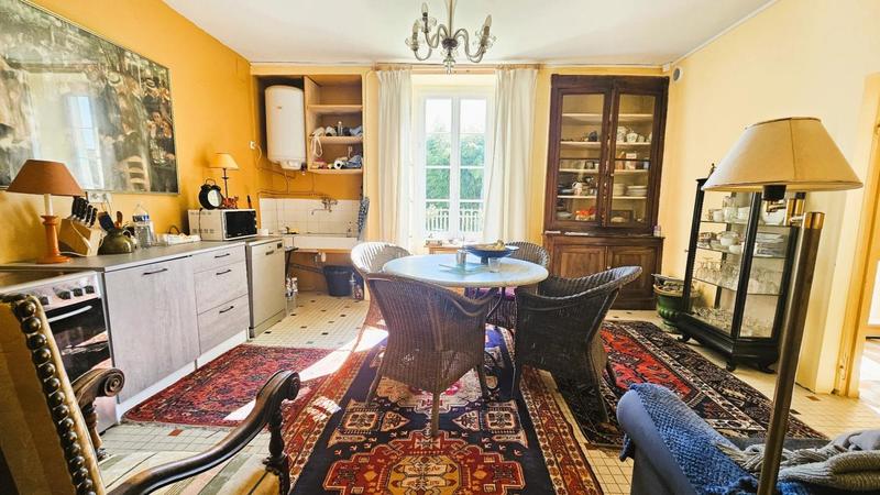 Demeure - 240 m² - 7 pièces