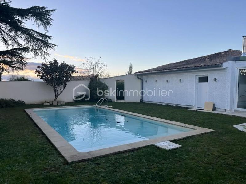 Villa - 205 m² - 6 pièces