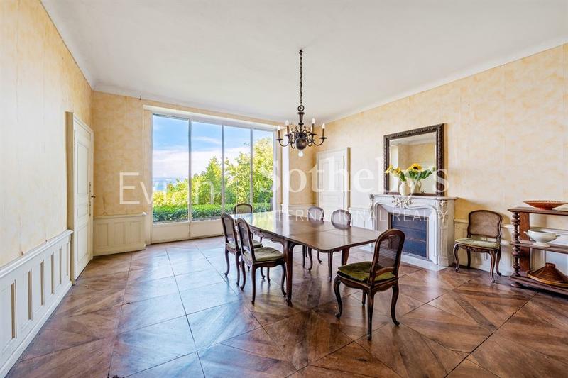 Maison - 527 m² - 18 pièces