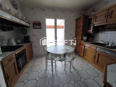 Maison - 169 m² - 8 pièces