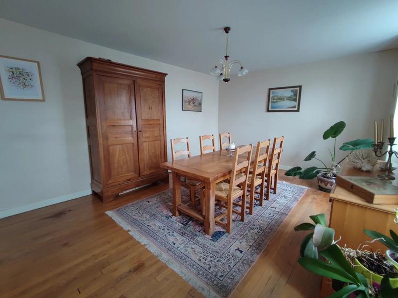 Maison - 240 m² - 8 pièces