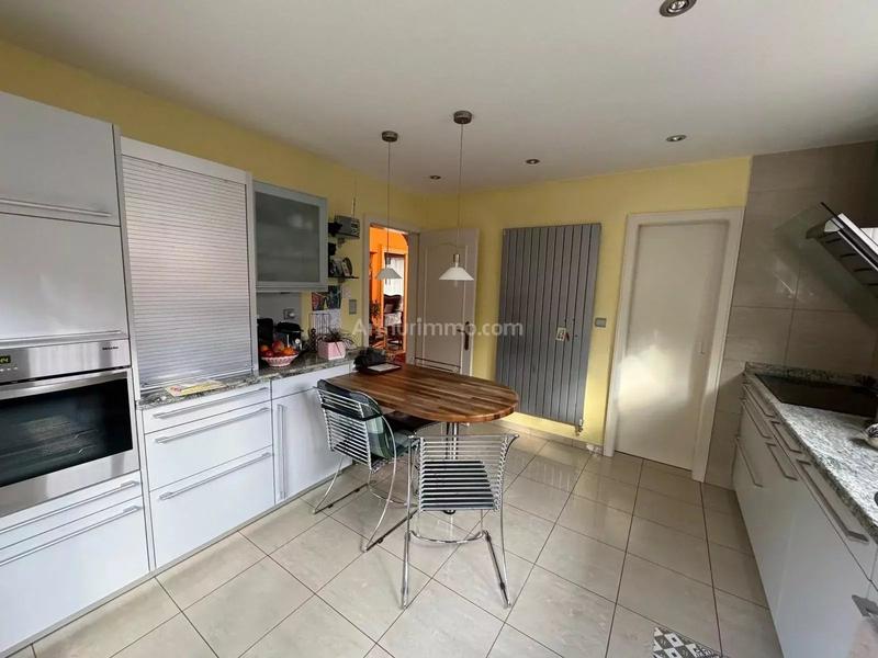 Maison - 234 m² - 8 pièces