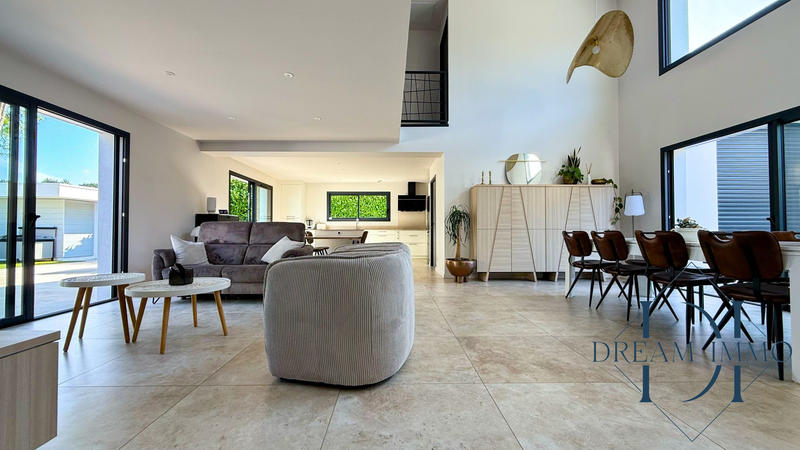 Maison contemporaine - 198 m² - 7 pièces