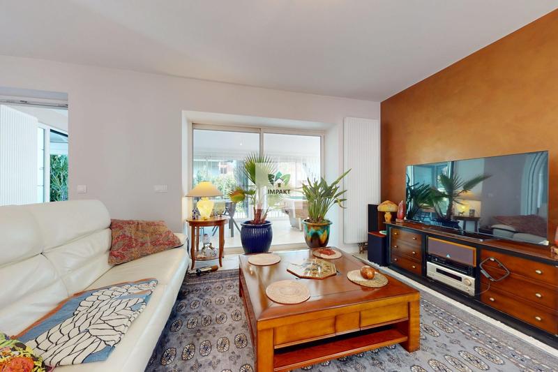 Maison - 203 m² - 7 pièces