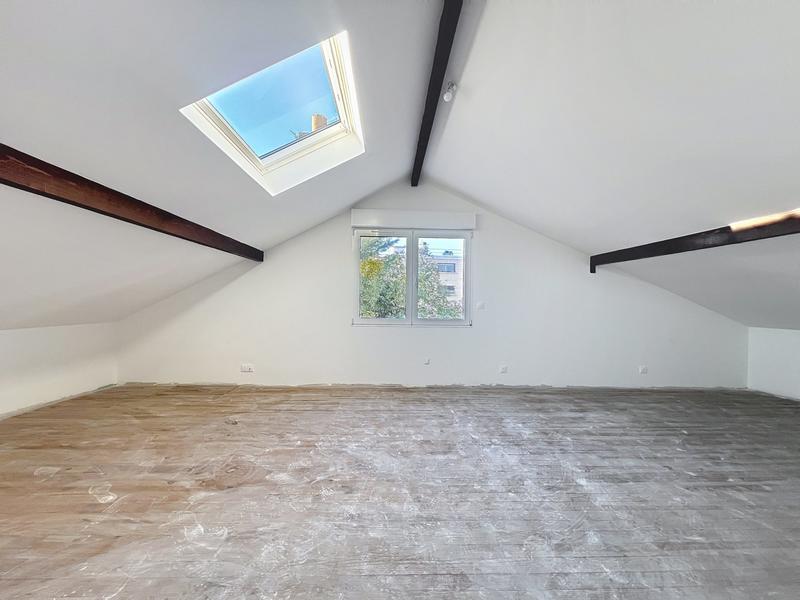 Maison - 260 m² - 10 pièces