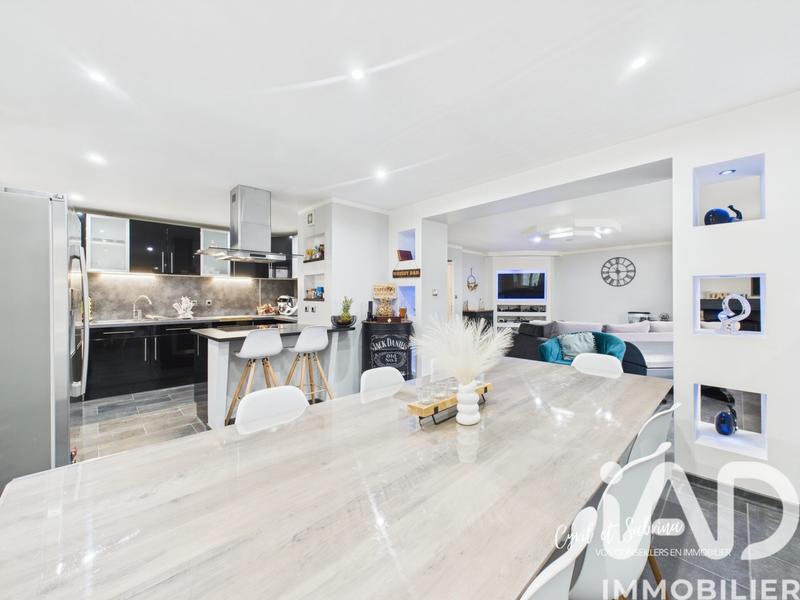 Maison - 253 m² - 10 pièces