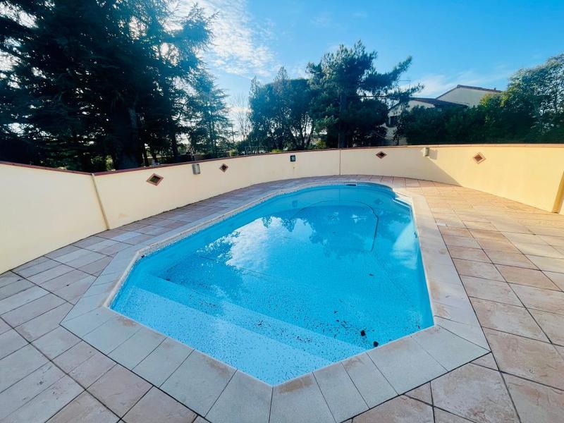 Maison - 240 m² - 5 pièces