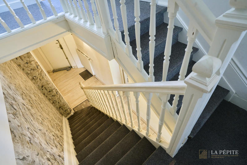 Maison - 288 m² - 8 pièces