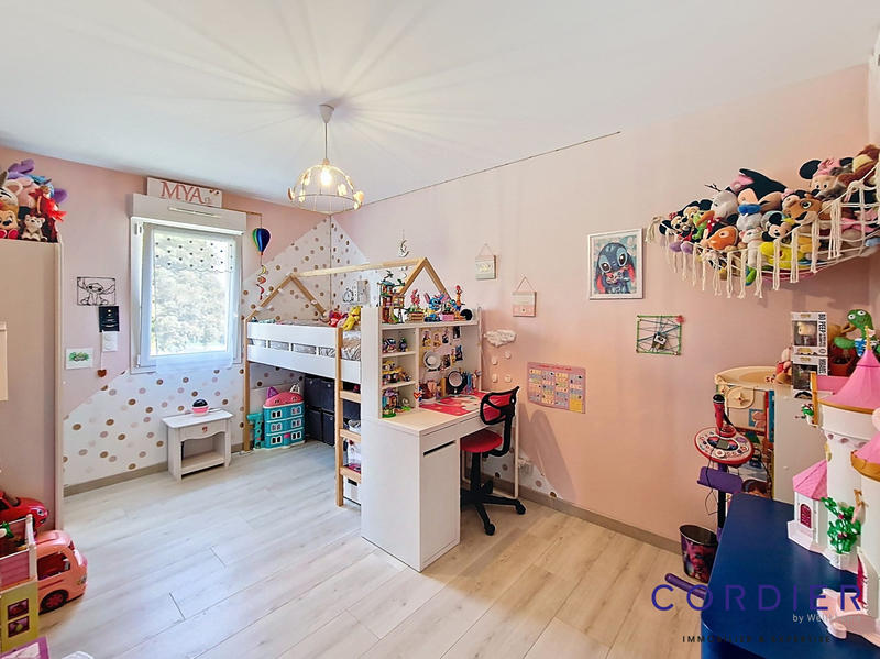 Maison - 121 m² - 6 pièces