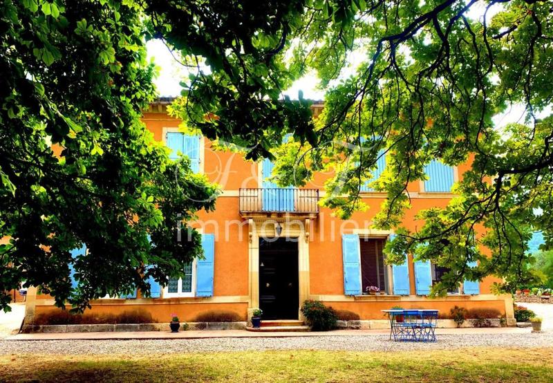 Propriété - 600 m²