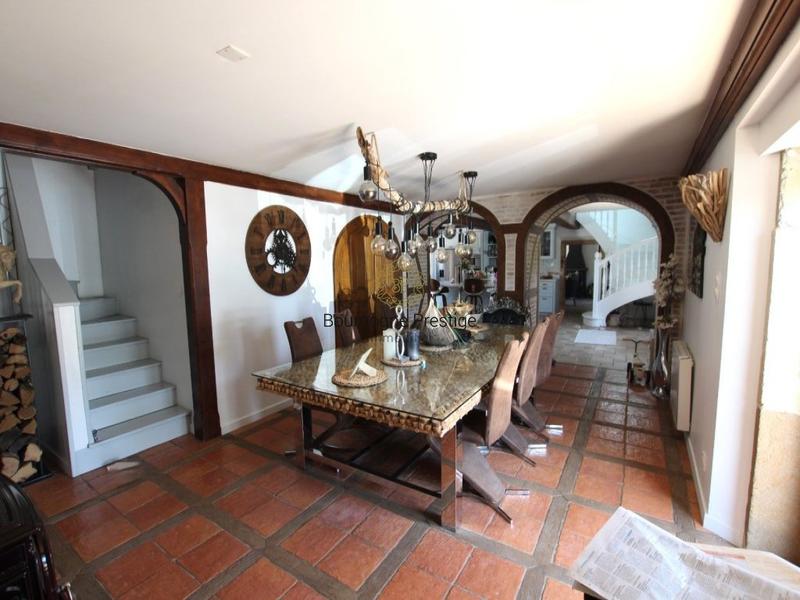 Propriété - 210 m² - 7 pièces