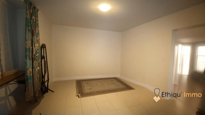 Maison - 208 m² - 9 pièces