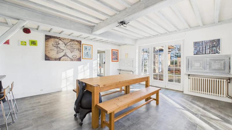 Maison - 320 m² - 11 pièces