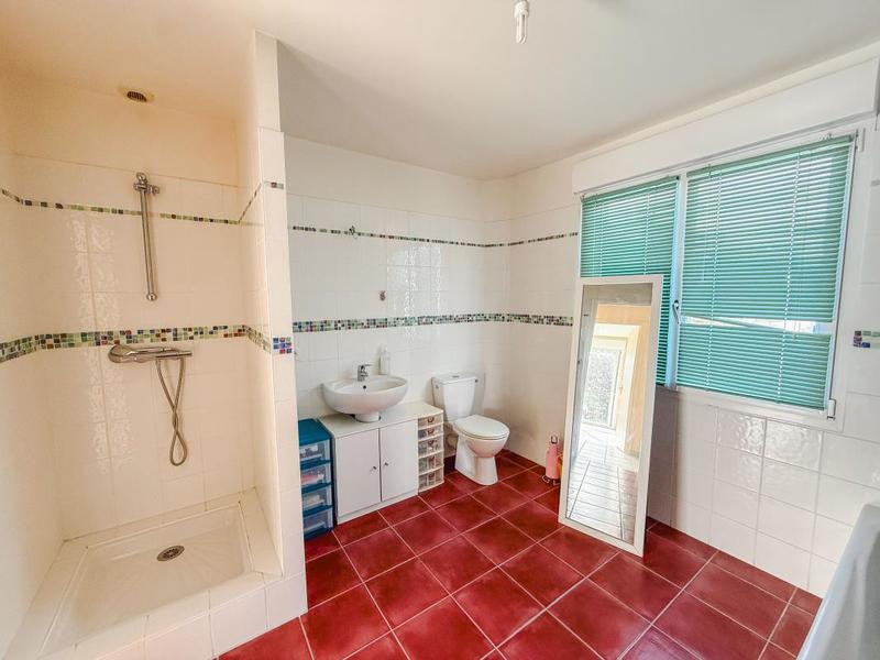 Maison - 184 m² - 8 pièces