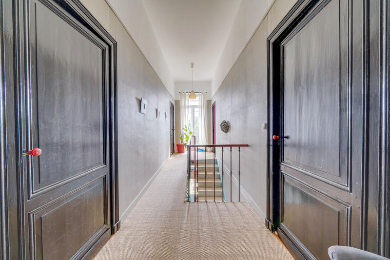 Maison - 330 m² - 10 pièces