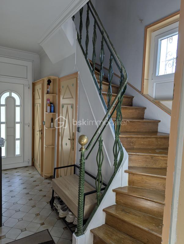 Maison traditionnelle - 185 m² - 7 pièces