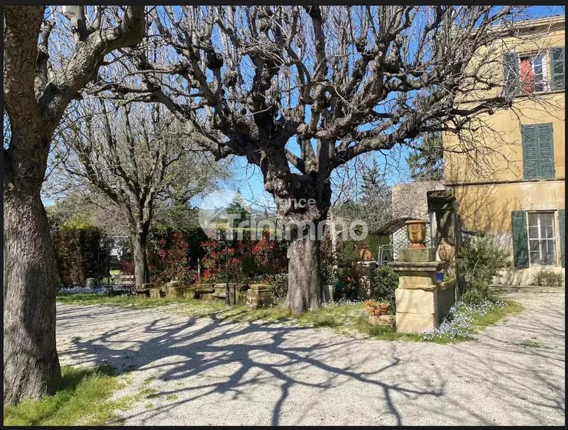 Maison - 460 m² - 12 pièces