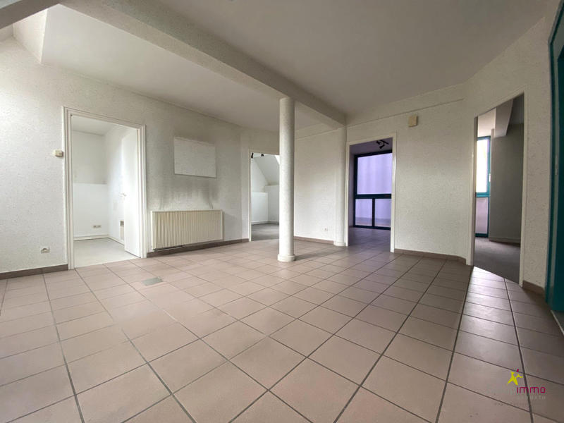 Local d'activités - 146 m² - 9 pièces