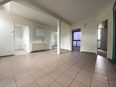 Local d'activités - 146 m² - 9 pièces