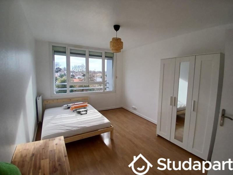 Chambre - 13 m² - 1 pièce