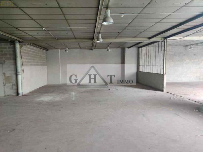 Entrepôt - 1 385 m²