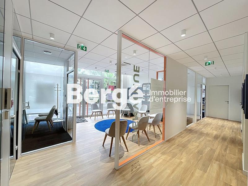 Local commercial - 180 m² - 16 pièces