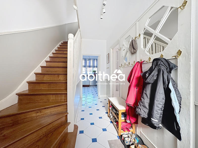 Maison - 318 m² - 8 pièces