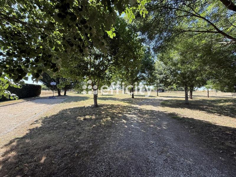 Maison - 325 m² - 13 pièces