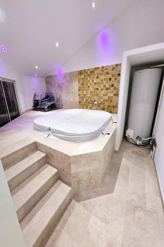 Villa - 295 m² - 7 pièces