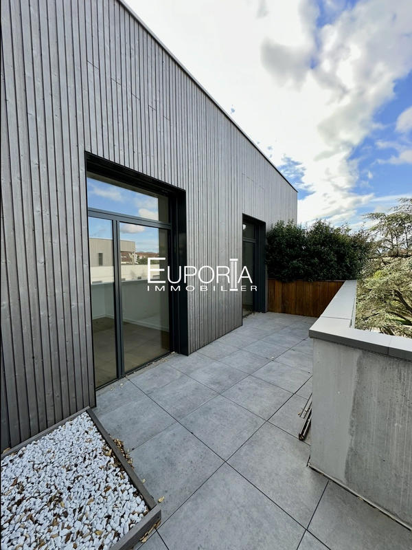 Appartement - 121 m² - 5 pièces