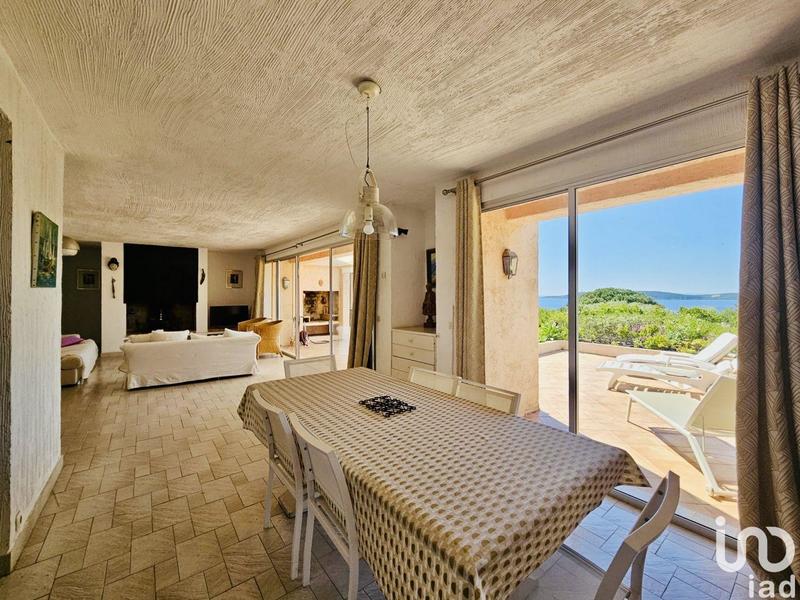 Maison - 136 m² - 4 pièces