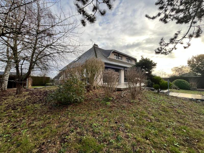 Maison - 247 m² - 7 pièces